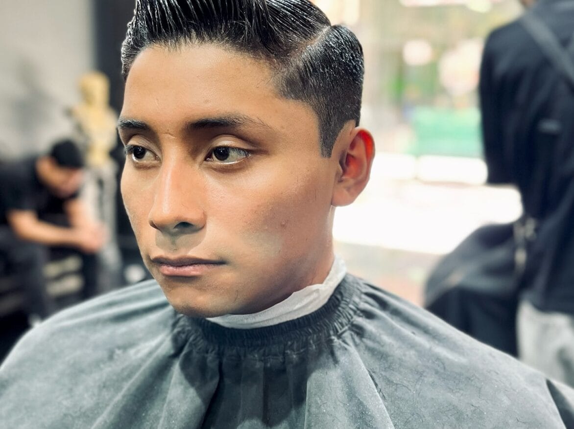 Corte Clásico para Hombre con Peinado Pulido en Monterrey