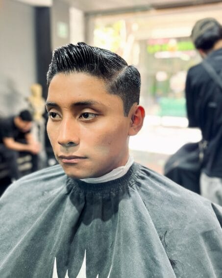 Corte Clásico para Hombre con Peinado Pulido en Monterrey