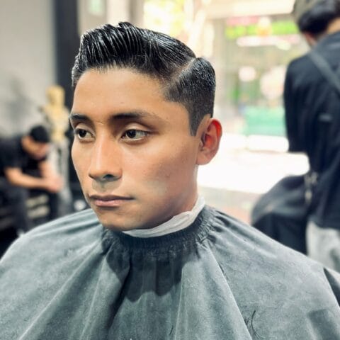Corte Clásico para Hombre con Peinado Pulido en Monterrey