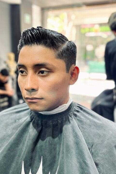Corte Clásico para Hombre con Peinado Pulido en Monterrey