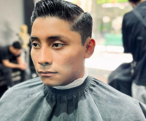 Corte Clásico para Hombre con Peinado Pulido en Monterrey