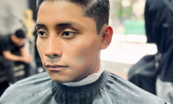 Corte Clásico para Hombre con Peinado Pulido en Monterrey