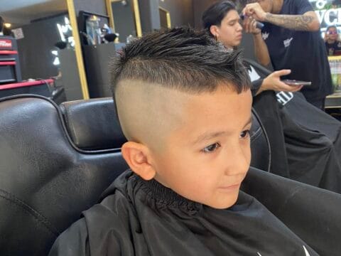 Corte Clásico para Hombre con Peinado Pulido en Monterrey